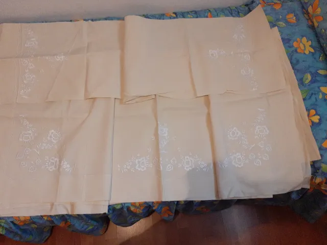 Juego sábanas beige bordado flores hilo seda blanc