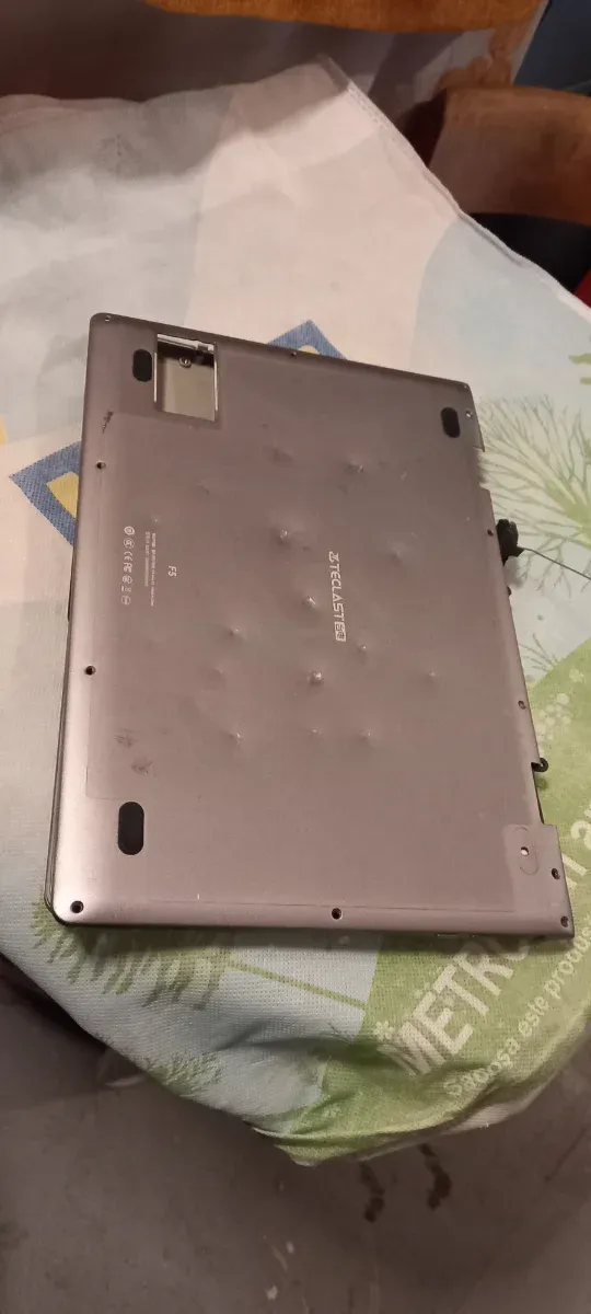 Portátil Teclast Piezas