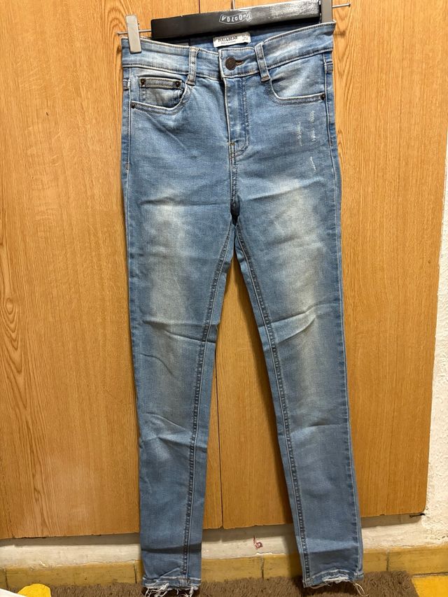 Vaqueros pitillo Pull&Bear claritos talla 34