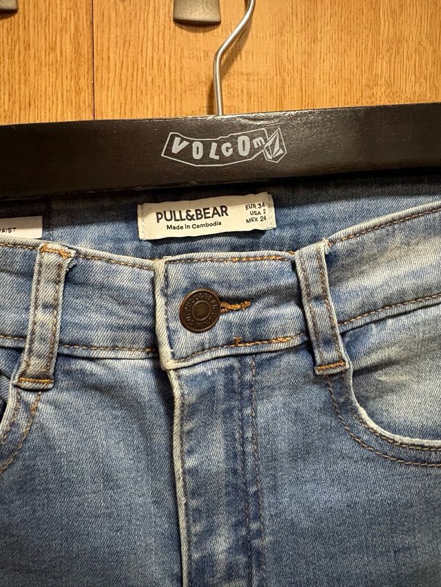 Vaqueros pitillo Pull&Bear claritos talla 34