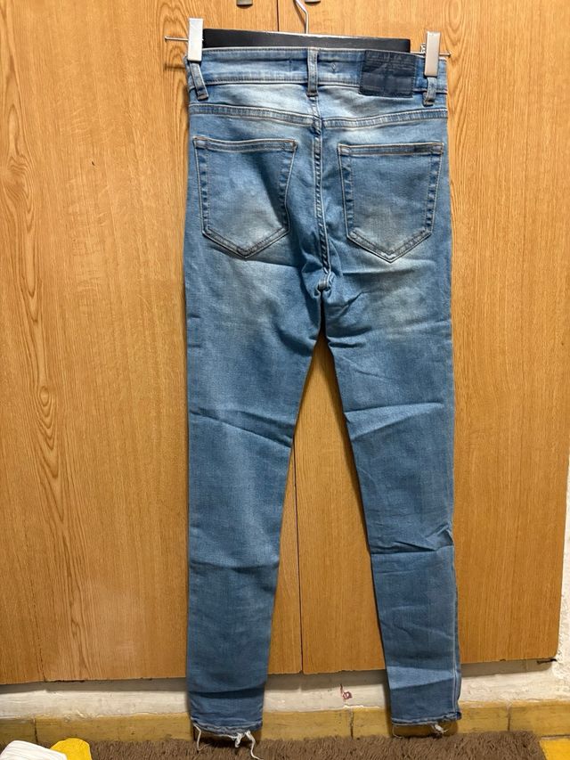 Vaqueros pitillo Pull&Bear claritos talla 34