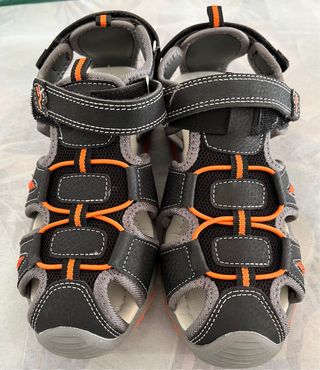 Sandalias chico talla 35 negro y naranja