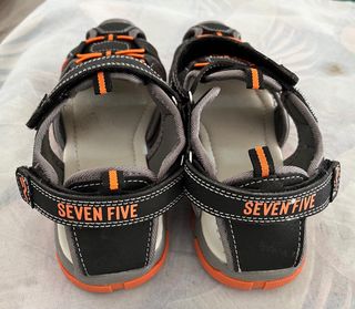 Sandalias chico talla 35 negro y naranja