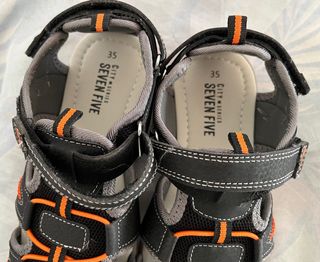 Sandalias chico talla 35 negro y naranja