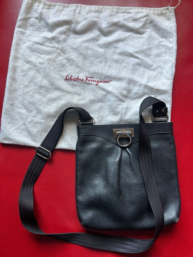 Bolso bandolera Salvatore Ferragamo negro