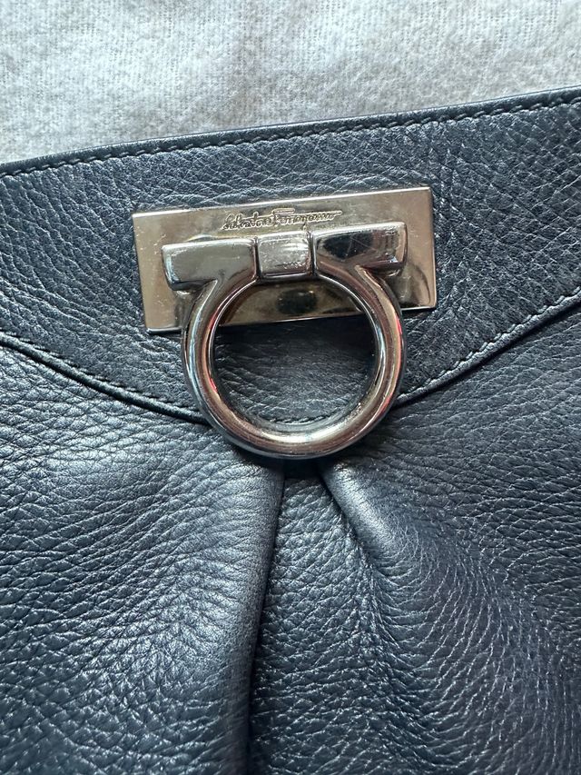 Bolso bandolera Salvatore Ferragamo negro
