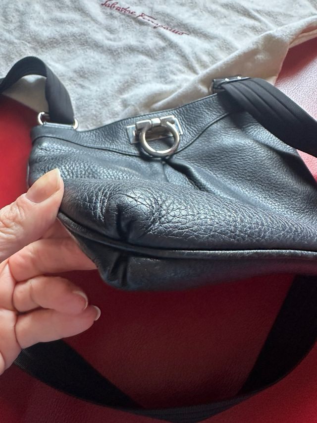Bolso bandolera Salvatore Ferragamo negro