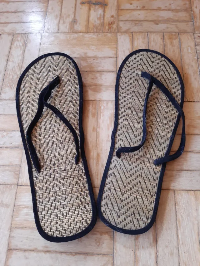 Chanclas de fibra natural