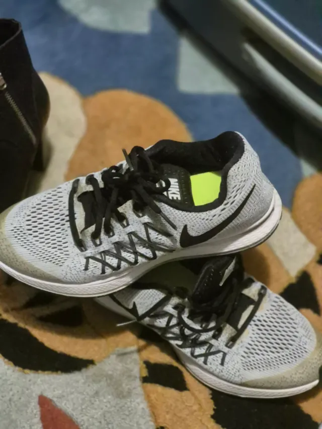 Zapatillas Nike grises y negras