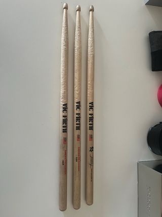 3 baquetas del batería de Katy Perry concierto BCN