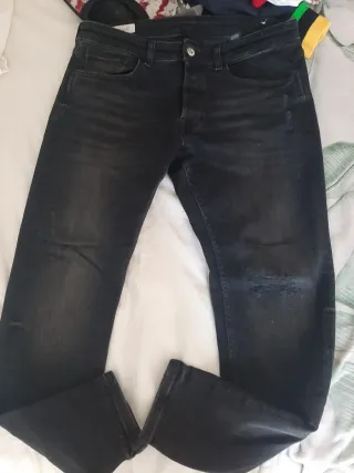 Pantalones vaqueros Zara negros desgastados