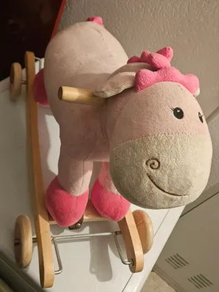 Balancín de peluche rosa