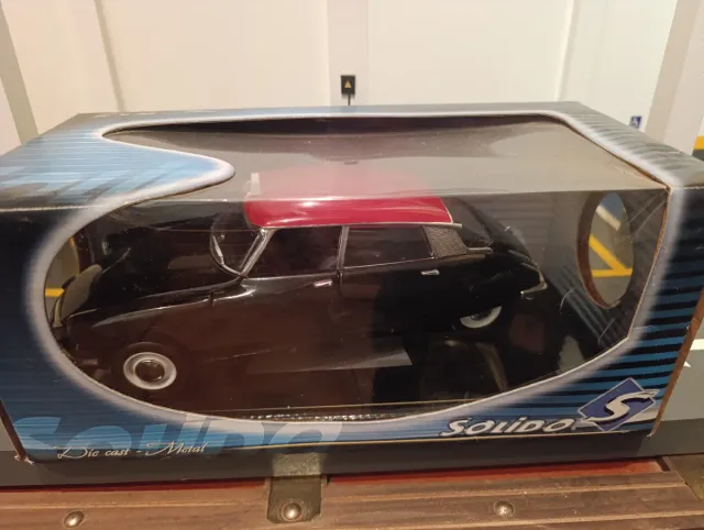 Citroen DS 19 Taxi Sólido 1/18