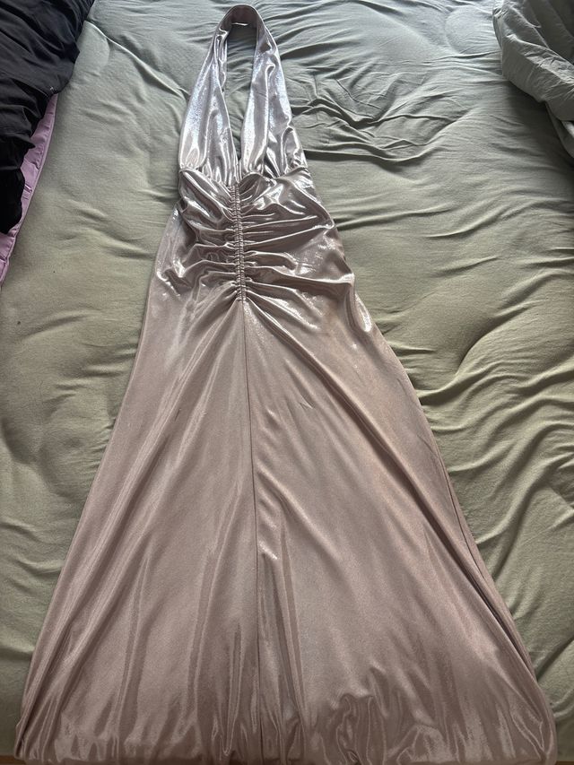 Vestido largo plateado brillante