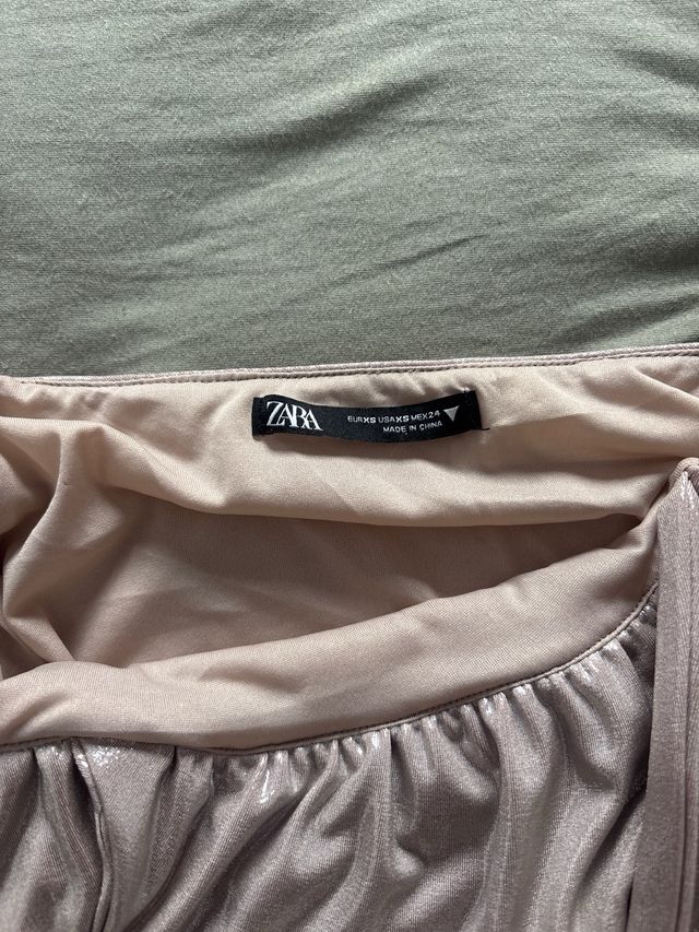 Vestido largo plateado brillante