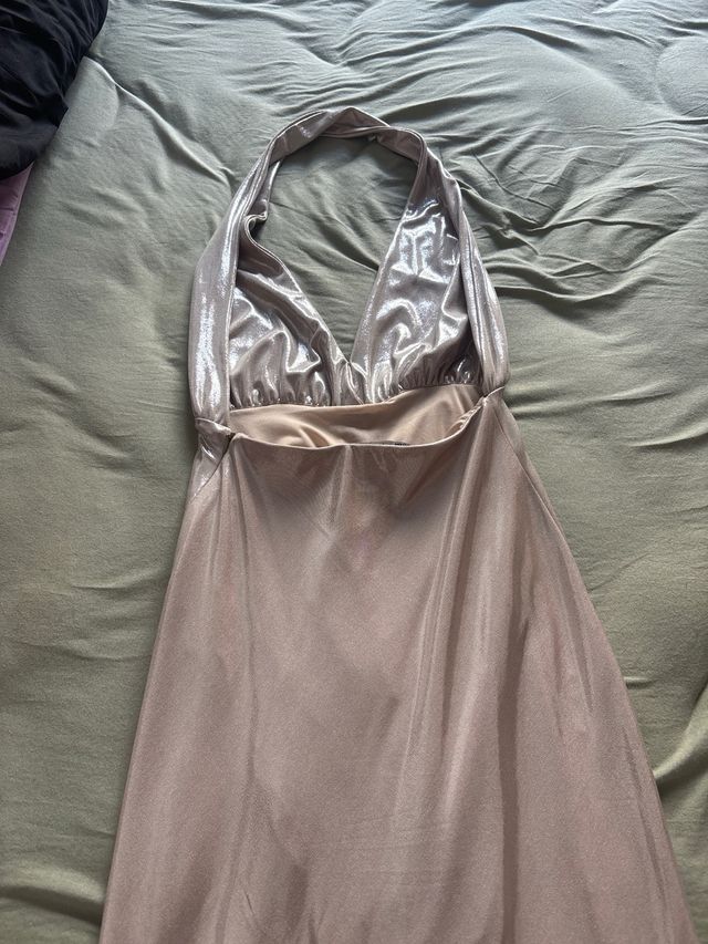 Vestido largo plateado brillante