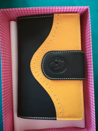 Cartera de piel nueva negra y amarilla