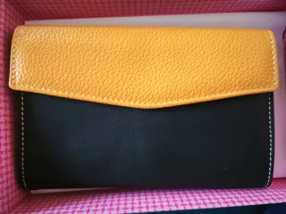 Cartera de piel nueva negra y amarilla
