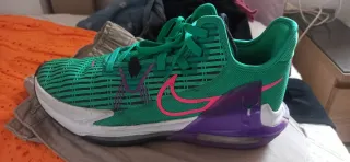 Zapatillas Nike T40 Verde y Morado