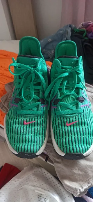 Zapatillas Nike T40 Verde y Morado