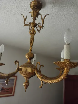 Lámpara de bronce de 4 brazos con querubín