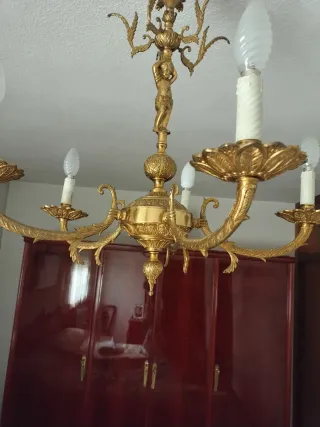 Lámpara de bronce de 4 brazos con querubín