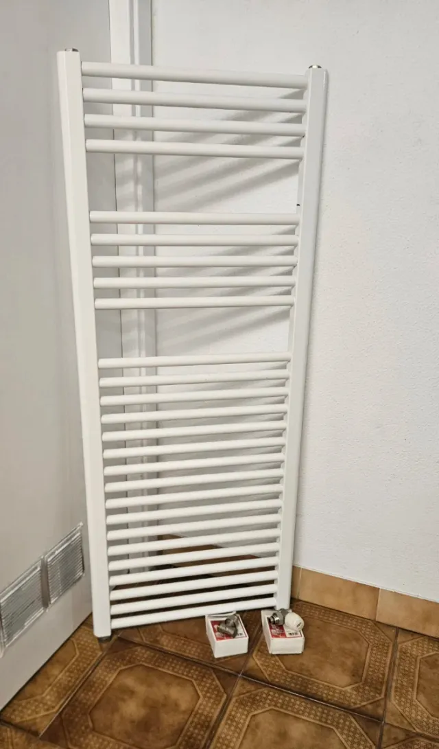 Radiador toallero blanco metal