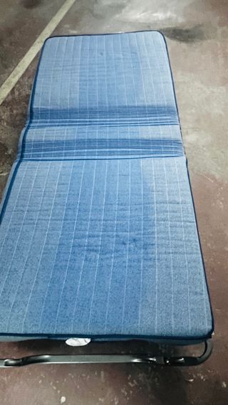 Cama Plegable Azul y Amarilla