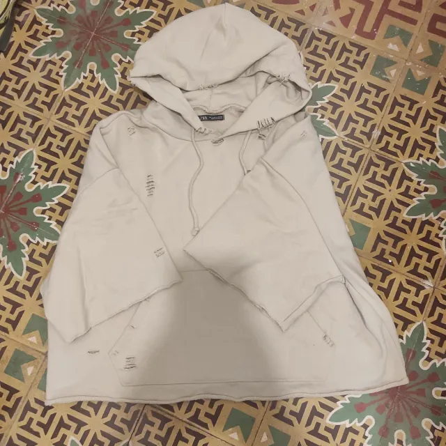 Sudadera manga corta Zara distressed
