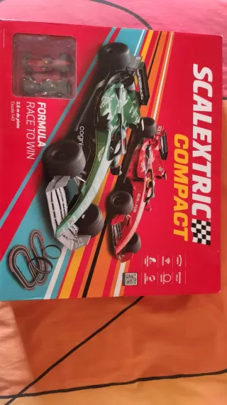 Scalextric Compact Formula Race to Win