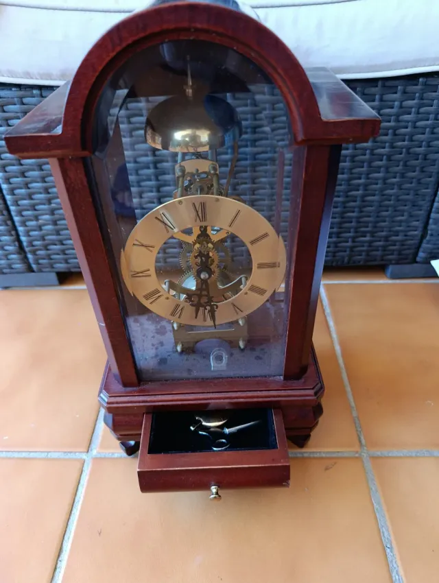 Reloj de sobremesa antiguo