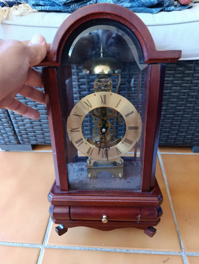 Reloj de sobremesa antiguo