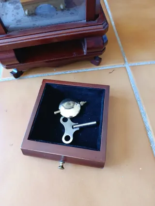 Reloj de sobremesa antiguo