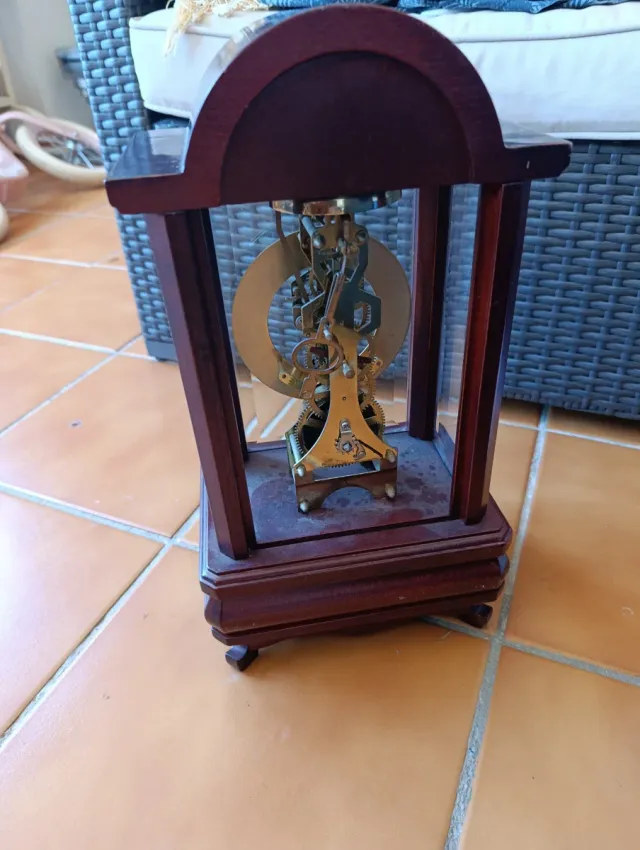 Reloj de sobremesa antiguo