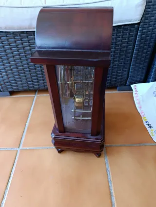 Reloj de sobremesa antiguo