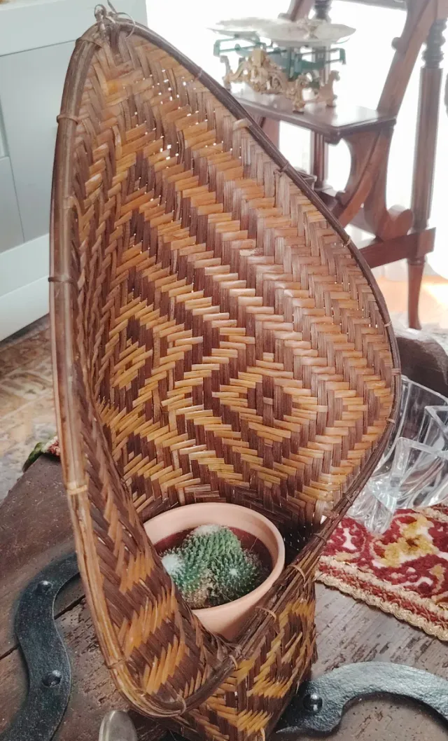 Jardinera vintage de mimbre/ratán