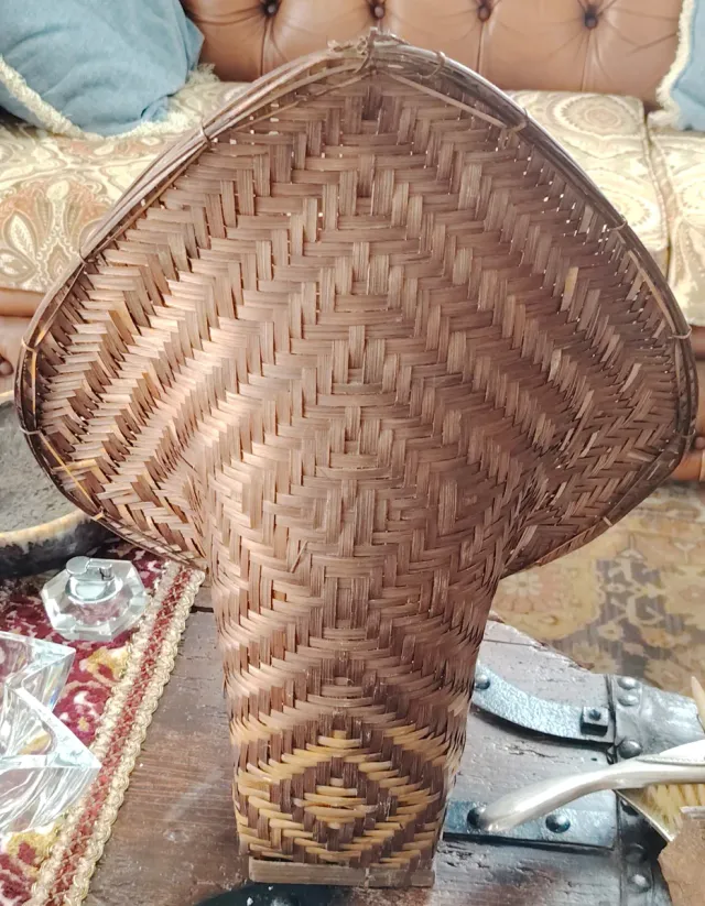 Jardinera vintage de mimbre/ratán