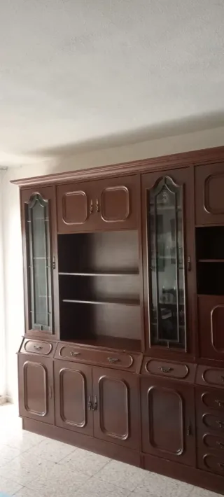 Mueble de comedor madera y cristal