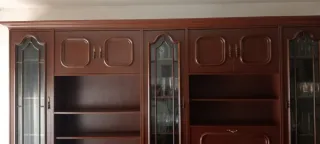 Mueble de comedor madera y cristal