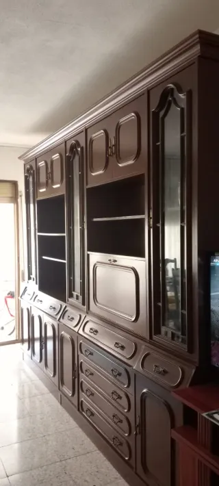 Mueble de comedor madera y cristal