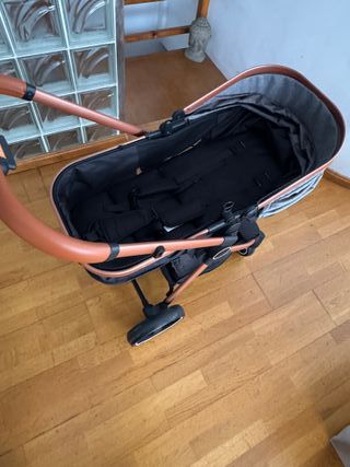 Carrito de bebe nuevo a estrenar  Color Negro/Gris