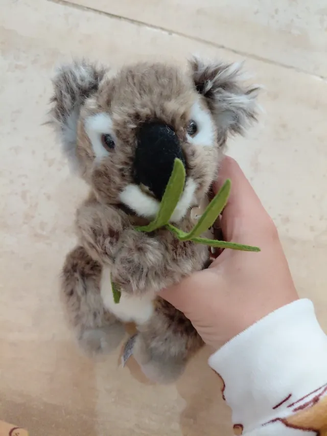 Peluche Koala con Hojas Verdes