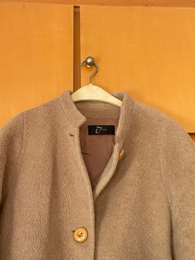 Abrigo pelo corto beige