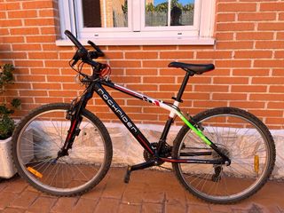 Bicicleta Rockrider Negra y Blanca