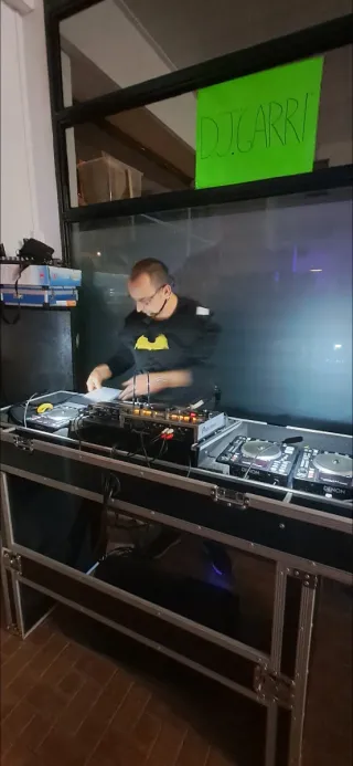 Equipo DJ. 3 lectores Denon DN-S1200, Mesa Mezclas