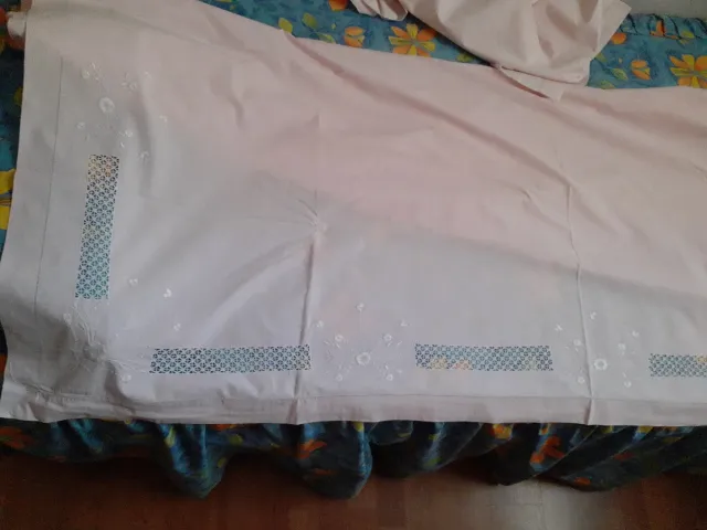 Juego sábanas algodón rosa bordadas en seda blanca