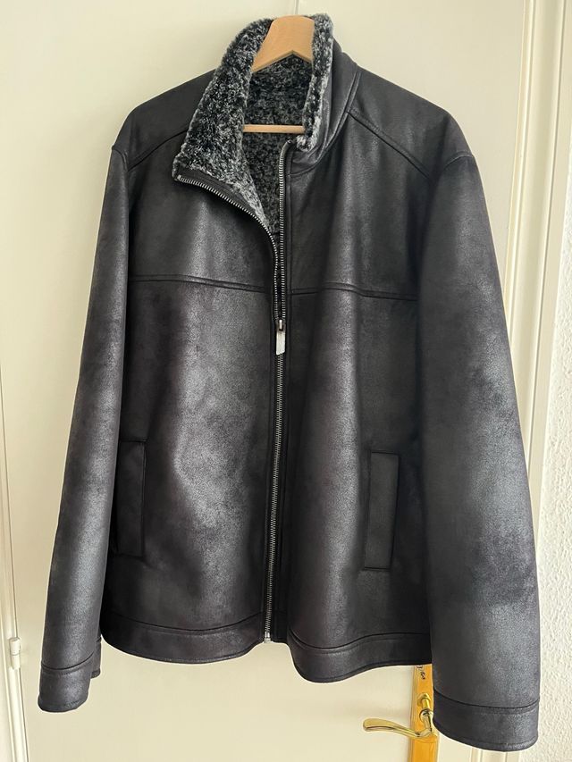 Chaqueta Adolfo Domínguez Negra de Piel Sintética.