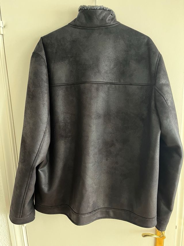 Chaqueta Adolfo Domínguez Negra de Piel Sintética.