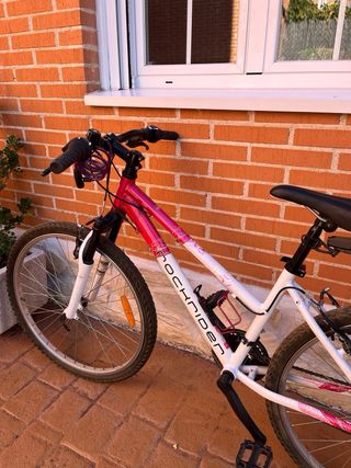 Bicicleta Rockrider Blanca y Rosa
