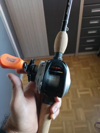 Combo carrete y caña swimbait + swimbaits